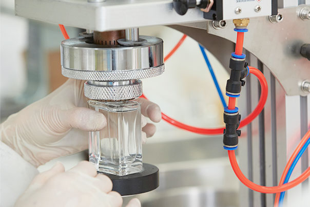 香水OEMの要となる特殊設備